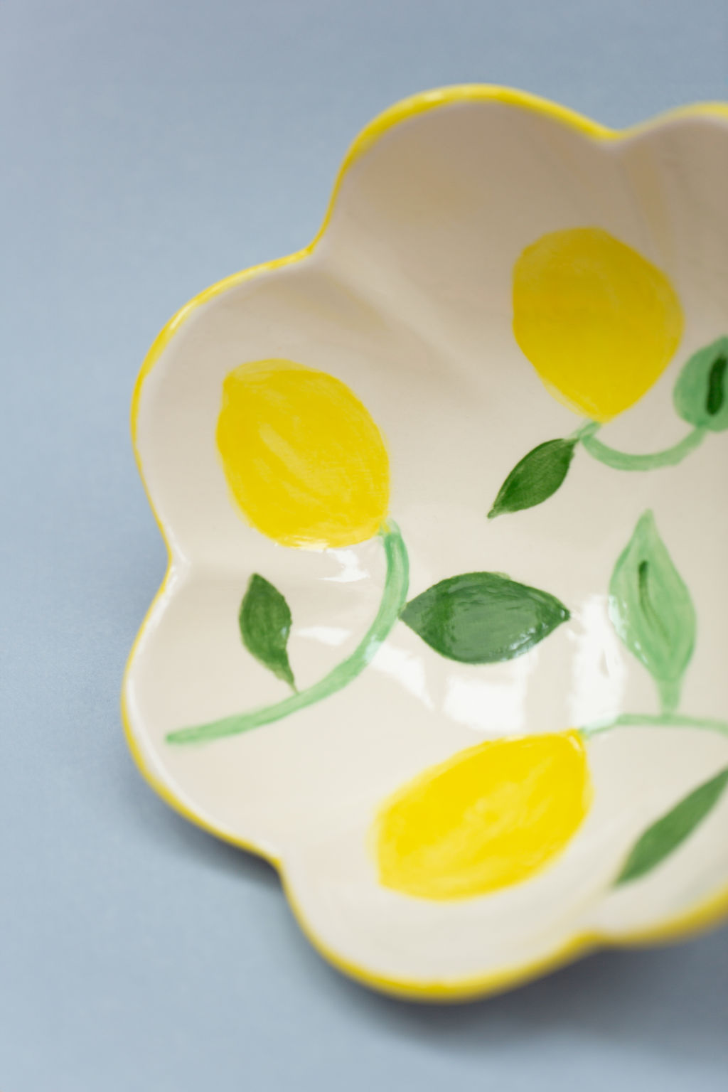 bol décoré avec des citrons