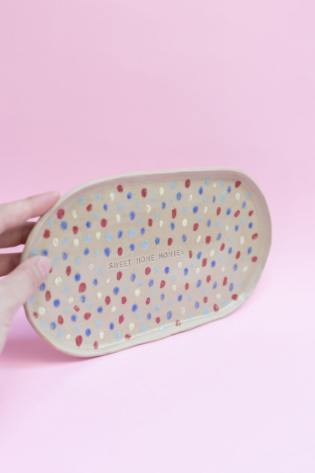 plateau décoré à l'engobe