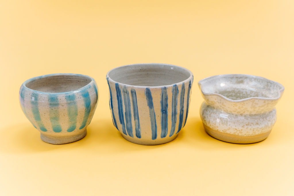 ensemble de tasses tournées par nos élèves